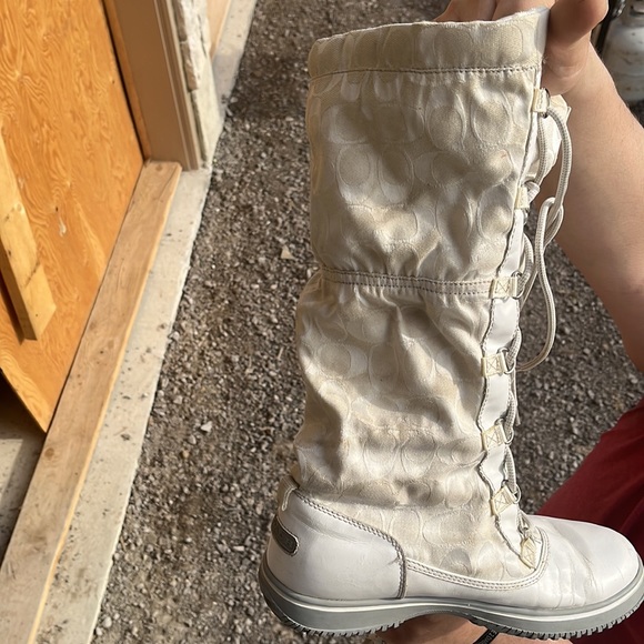 Size 10 boots - Picture 2 of 3